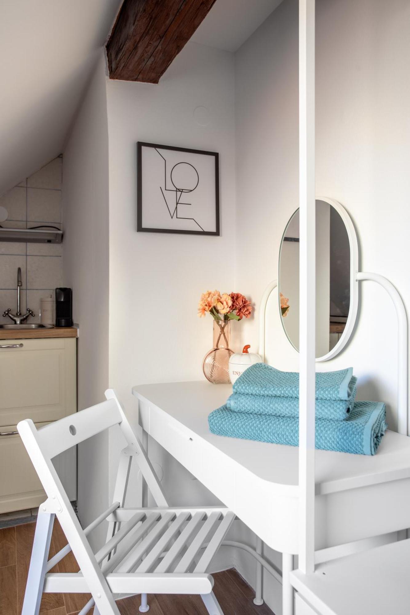Apartma Stylish Loft In The Hearth Of Historic Centre