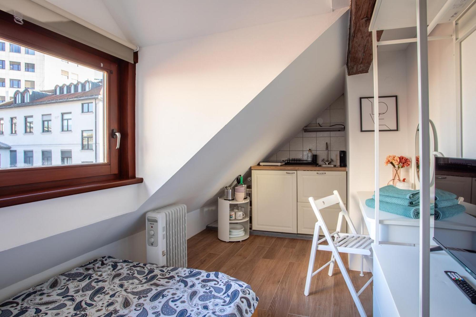 Apartma Stylish Loft In The Hearth Of Historic Centre