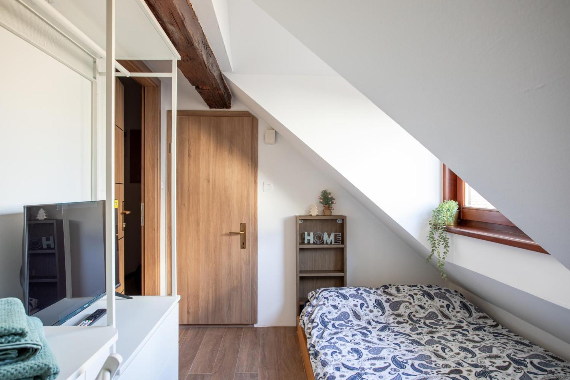 Apartma Stylish Loft In The Hearth Of Historic Centre Ljubljana